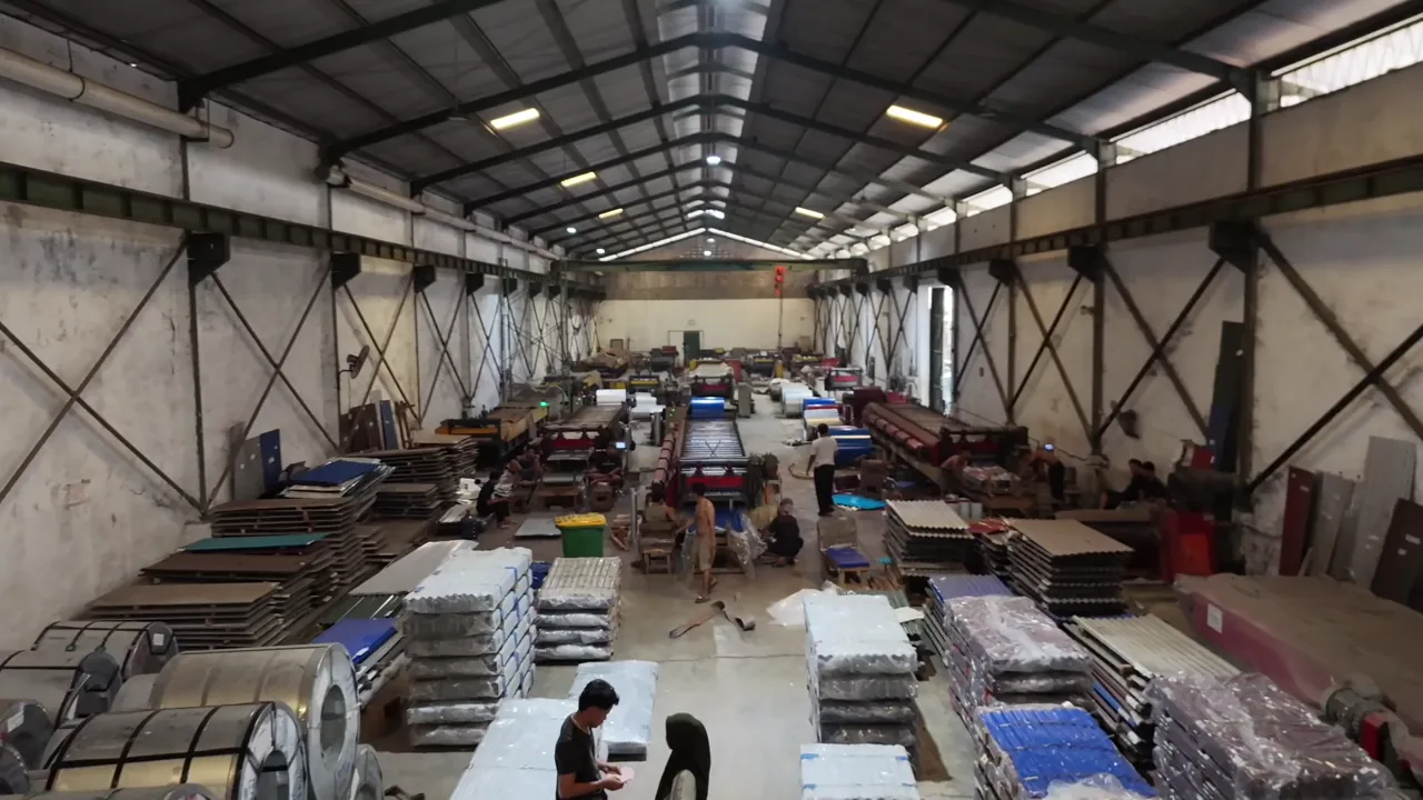 Di dalam area produksi